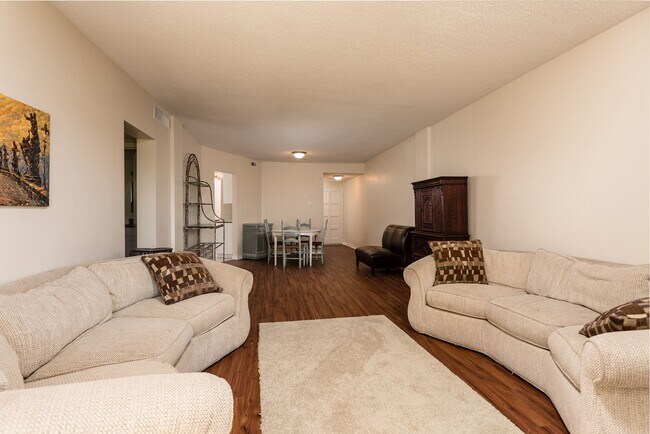 Living Room - 1200 N Shore Dr NE