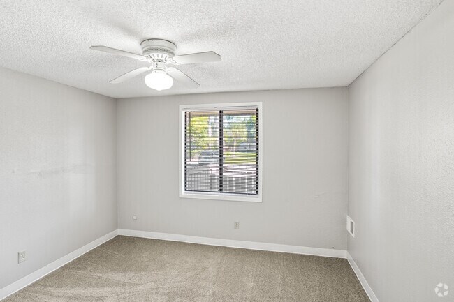 Dormitorio 1, 1 baño - 576 pies cuadrados - Jupiter Cove