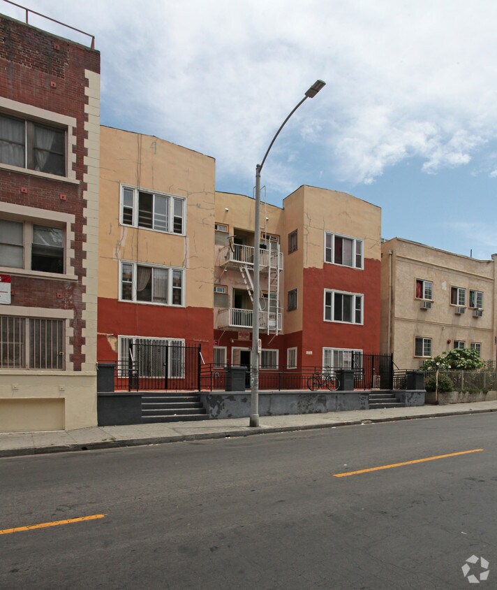 Primary Photo - Metro Apartments