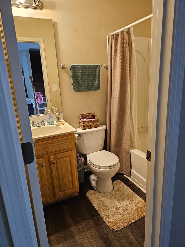 Foto del edificio - 162 Glenn Allen Rd