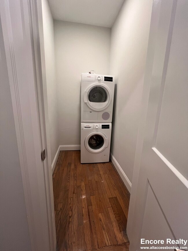 Building Photo - 11 Peterborough St