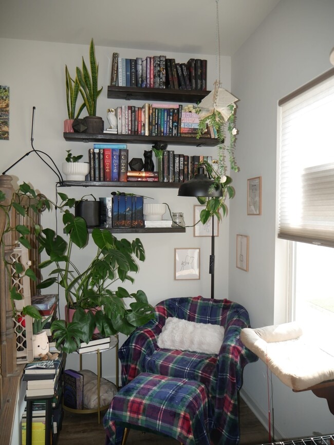 Foto del edificio - 2517 Drake Ln
