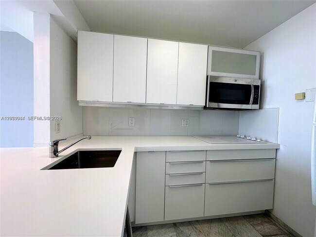 Building Photo - 2350 NE 135th St