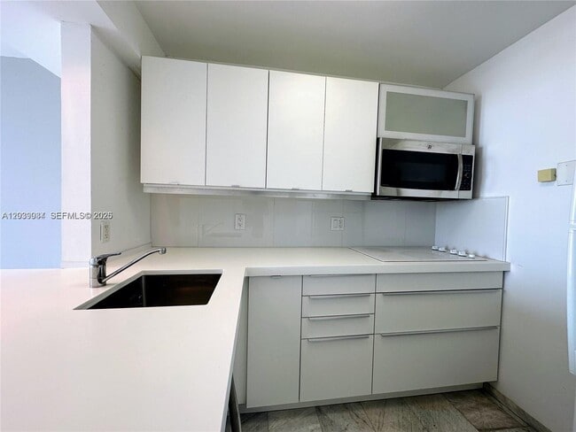 Building Photo - 2350 NE 135th St