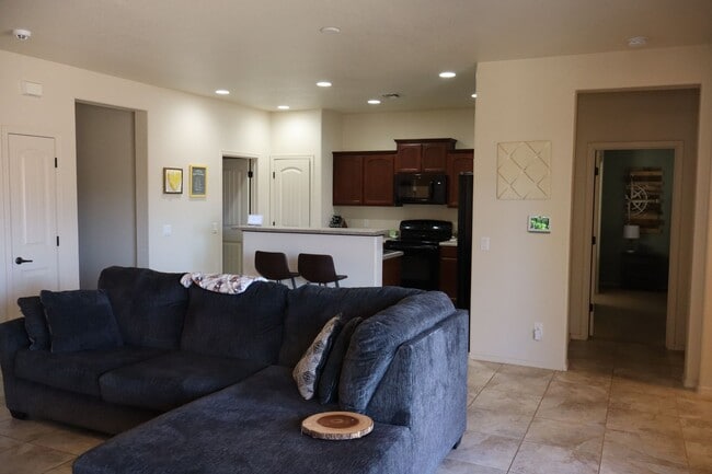 Foto del edificio - 5483 Waco Dr