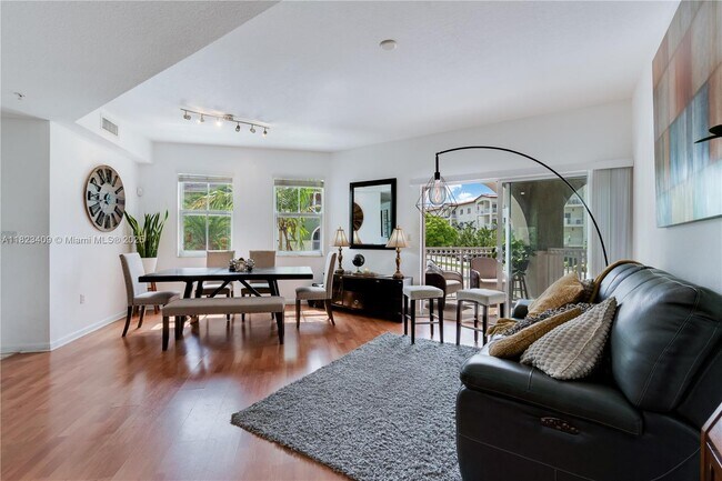 Foto del edificio - 11002 NW 83rd St