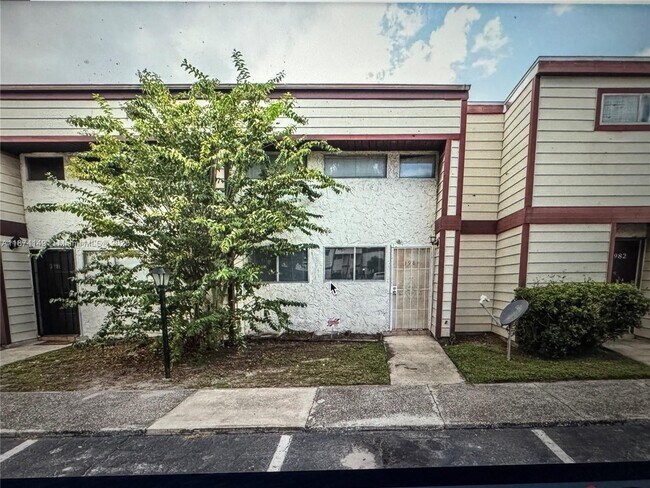 Foto del edificio - 3984 Crayrich Cir