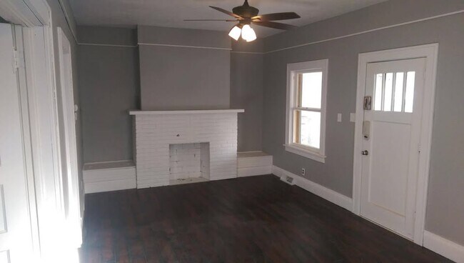 Building Photo - 115 N Covell Ave