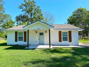 Building Photo - 865 Springdale St