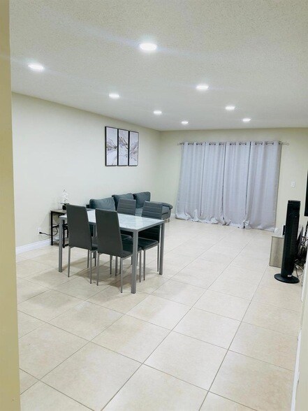 Foto del edificio - 5545 W Lakewood Cir