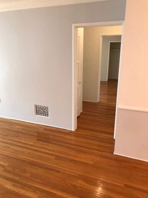 Building Photo - 844 N Sweetzer Ave