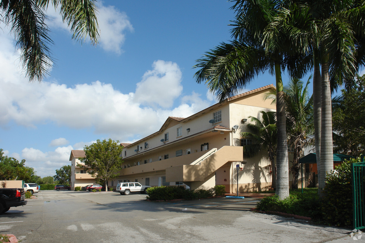 Vibora Park Condominium - Apartments In Hialeah, Fl 