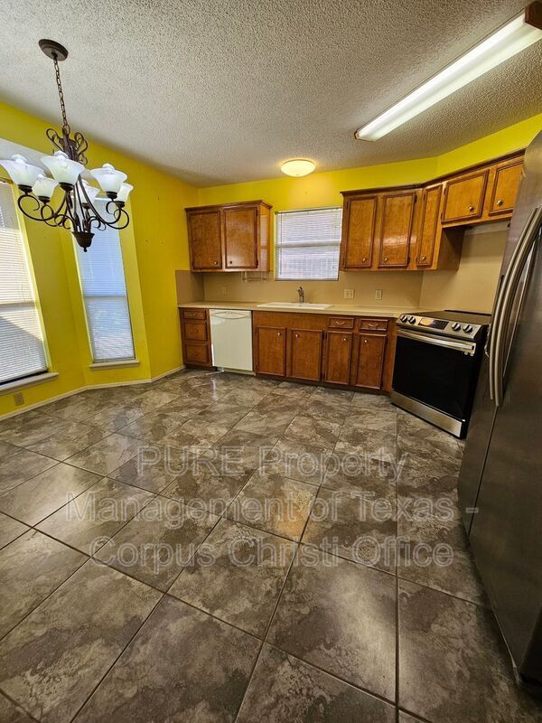 Building Photo - 112 Mallard Dr