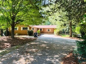 Building Photo - 340 Bates Ave