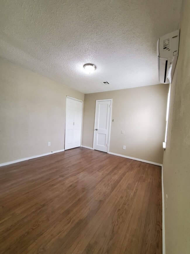 Foto del edificio - 301 W Lilac Ln