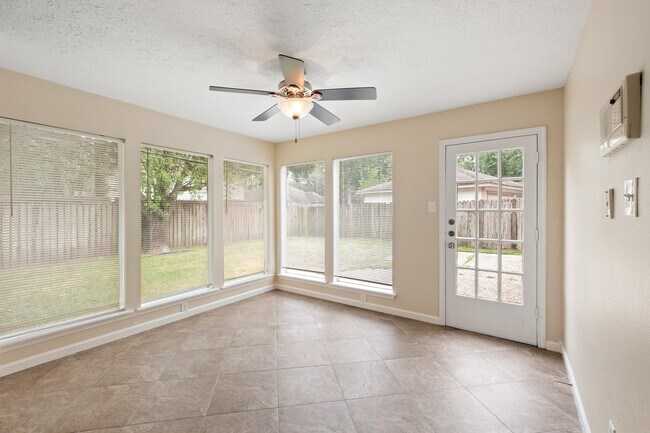 Building Photo - 14126 Saddlebend Dr