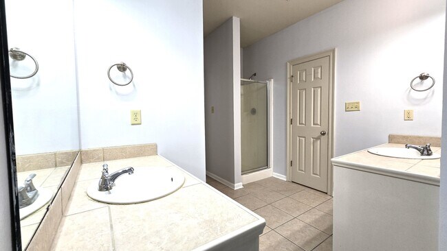 Building Photo - 727 Summer Breeze Dr