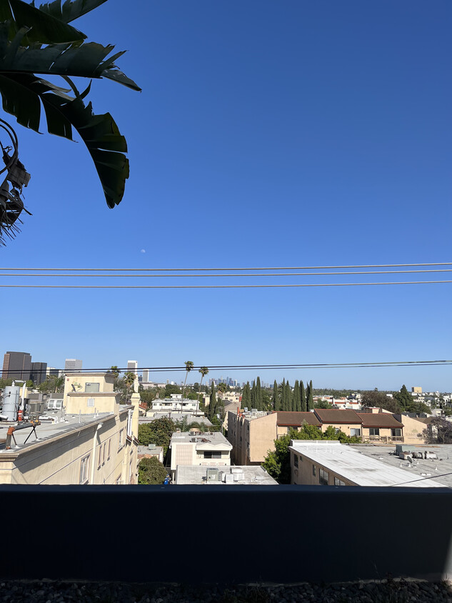 Foto del edificio - 930 S Robertson Blvd