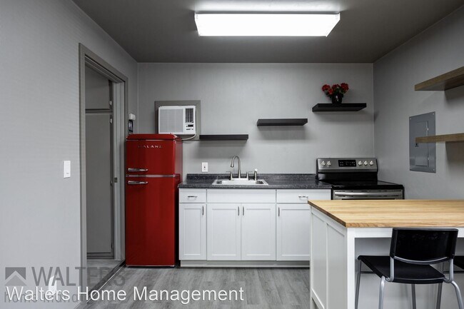 Building Photo - Studio, 1 bath House - 4679-B Hawley Blvd.
