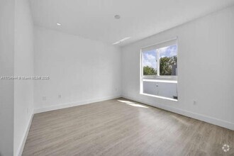Building Photo - 485 Ridgewood Rd