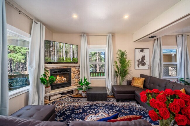 Foto del edificio - 4955 Hidden Hollow Rd