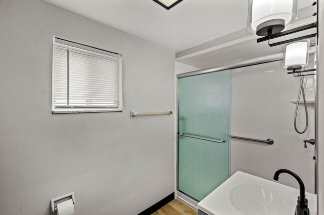 Foto del edificio - MOVE IN SPECIAL! SCORE HALF OFF 1ST MONTH'...