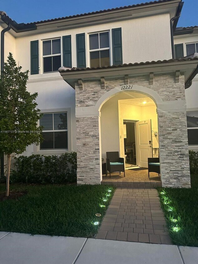 Foto principal - 12221 NW 23rd Pl