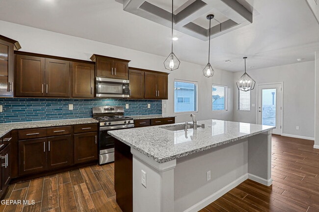 Foto del edificio - 6061 Cinnamon Pk St