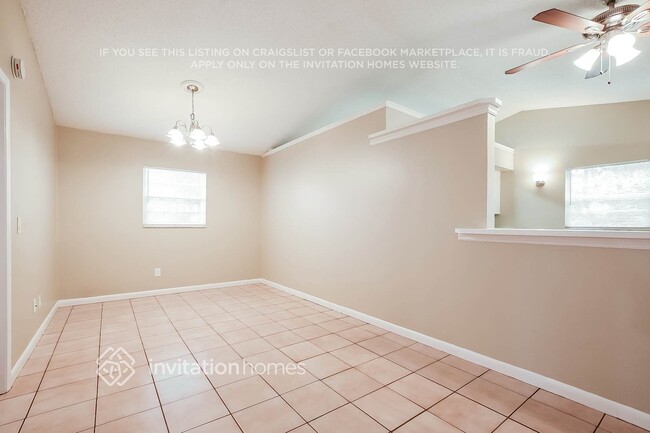 Building Photo - 2843 Bermuda Ave N