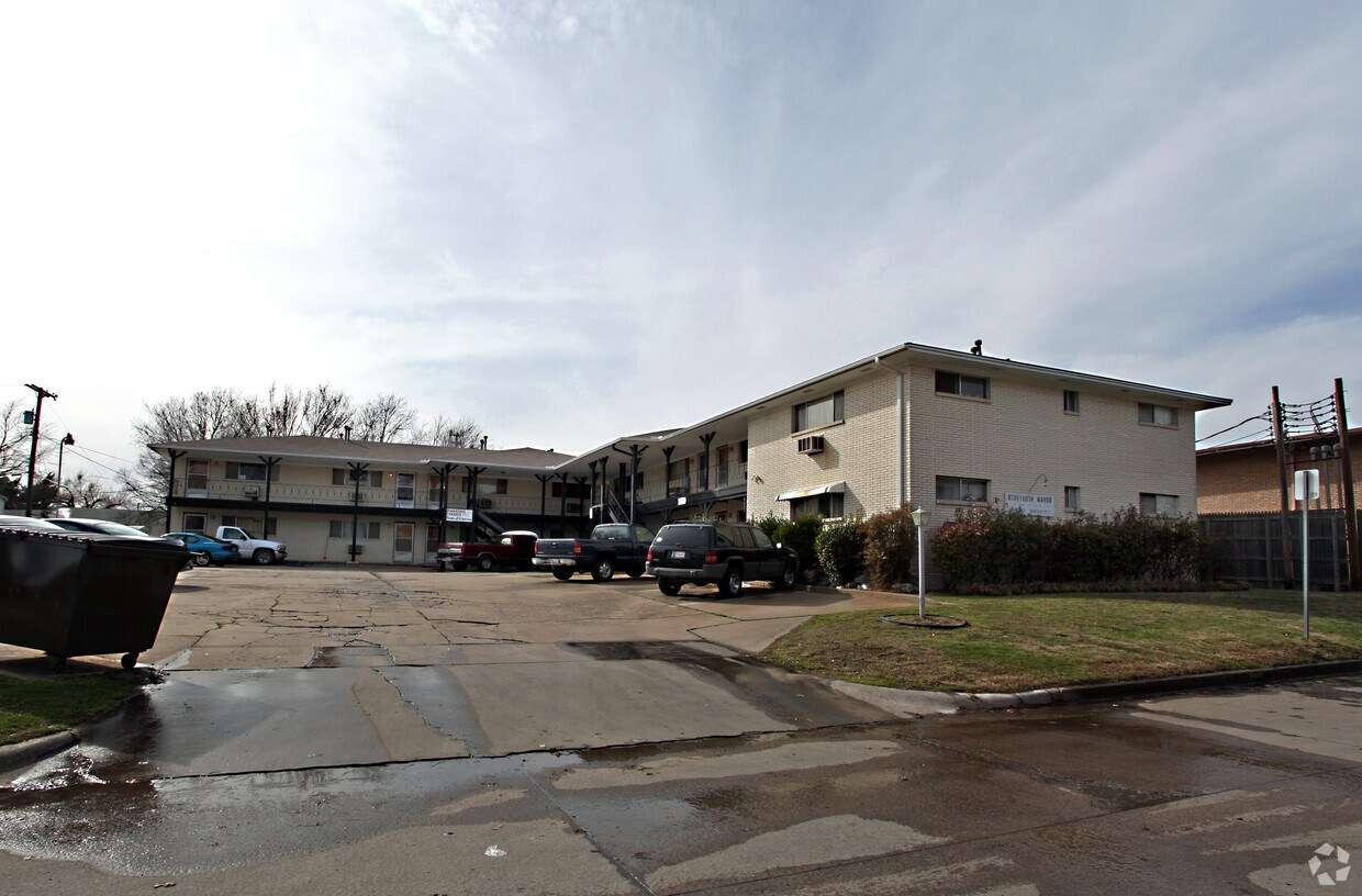 Foto principal - 3220 S Knoxville Ave