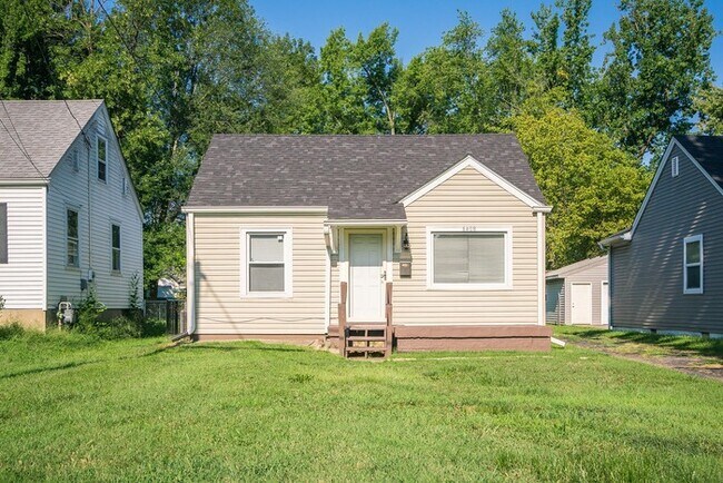 Building Photo - Recently Renovated Three Bedroom