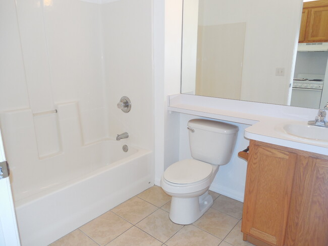 Bathroom - 4630 SE Summerland Plz
