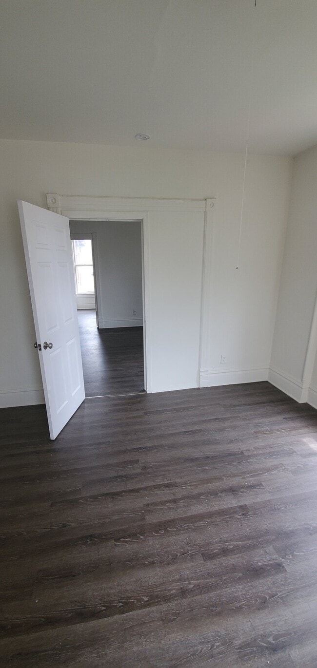 Building Photo - 121-123 Hinsdell Pl