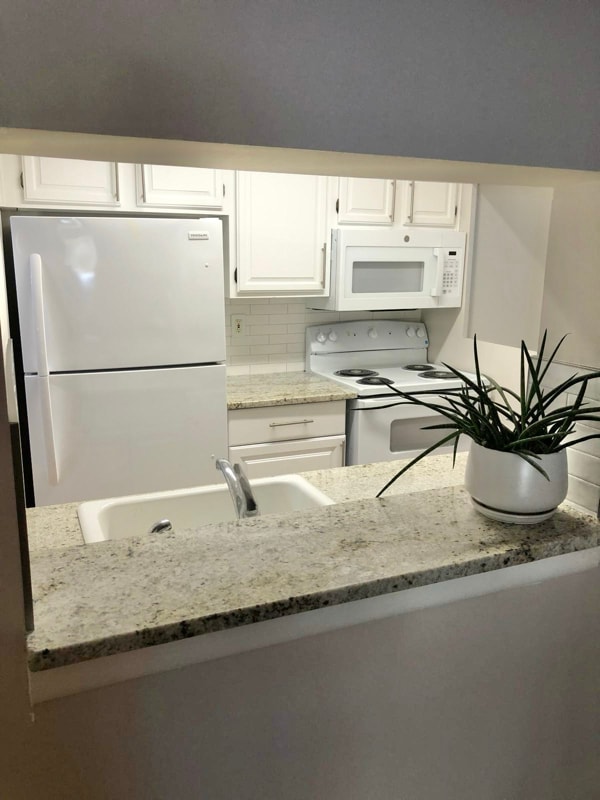 Building Photo - 2210 Ravens Crest Dr