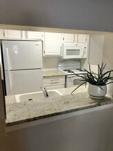 Building Photo - 2210 Ravens Crest Dr