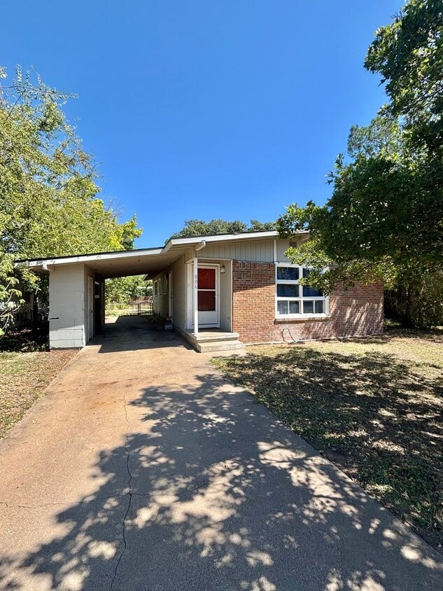 Primary Photo - NOW AVAILABLE - 3 Bedroom home!