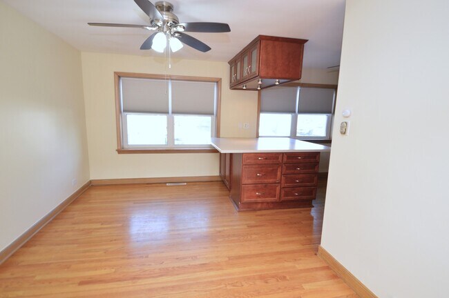 Building Photo - 1461 Balmoral Ave