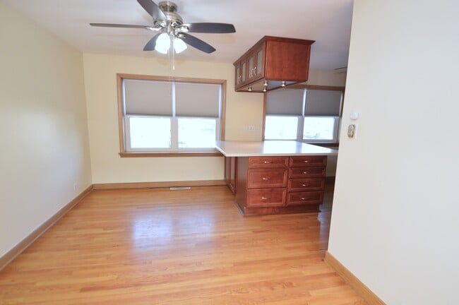 Building Photo - 1461 Balmoral Ave