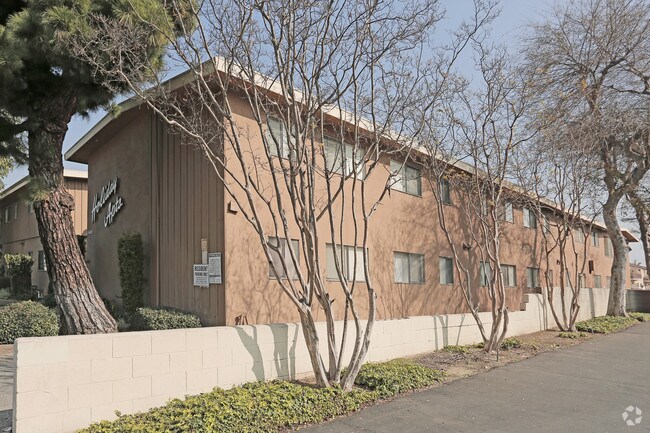 Foto del edificio - Holiday Manor Apartments