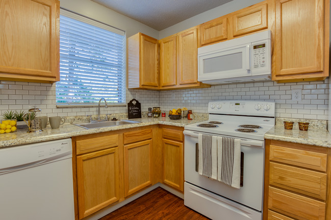 Remodeled kitchen - Canyon Square