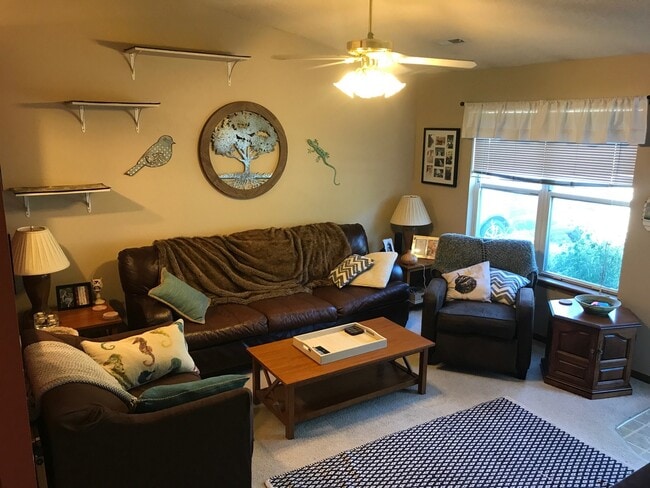 Building Photo - 3D Tour Available - Super Cute House with HUGE Fenced-in Yard! Available March 6th!