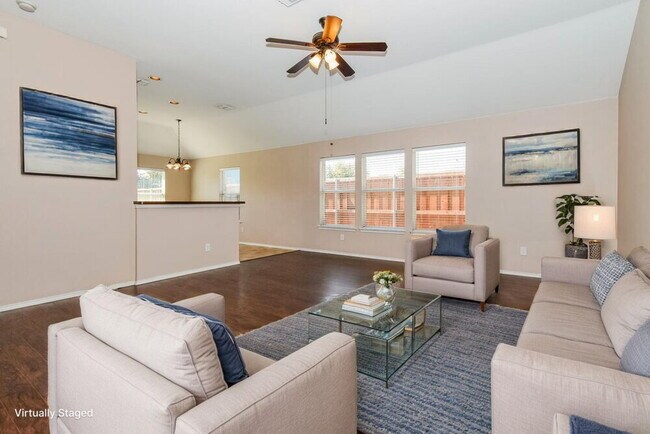 Foto del edificio - 906 Oak Hollow Ln