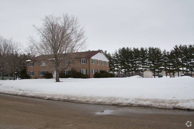 Building Photo - 2068 Lilly St