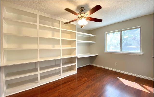 Foto del edificio - 1708 Hendrick Dr