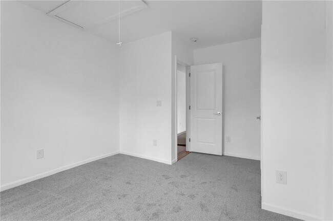 Building Photo - 1470 Ryan St SW