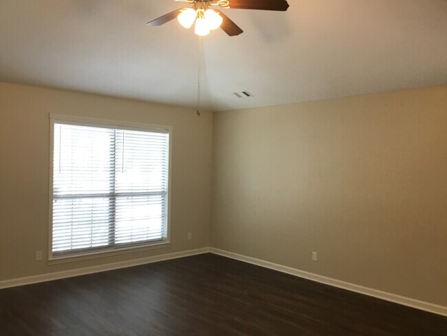 Building Photo - 319 Coffee Bluff Villa Rd