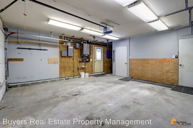 Building Photo - 4 br, 3 bath House - 8700 Spendlove Drive