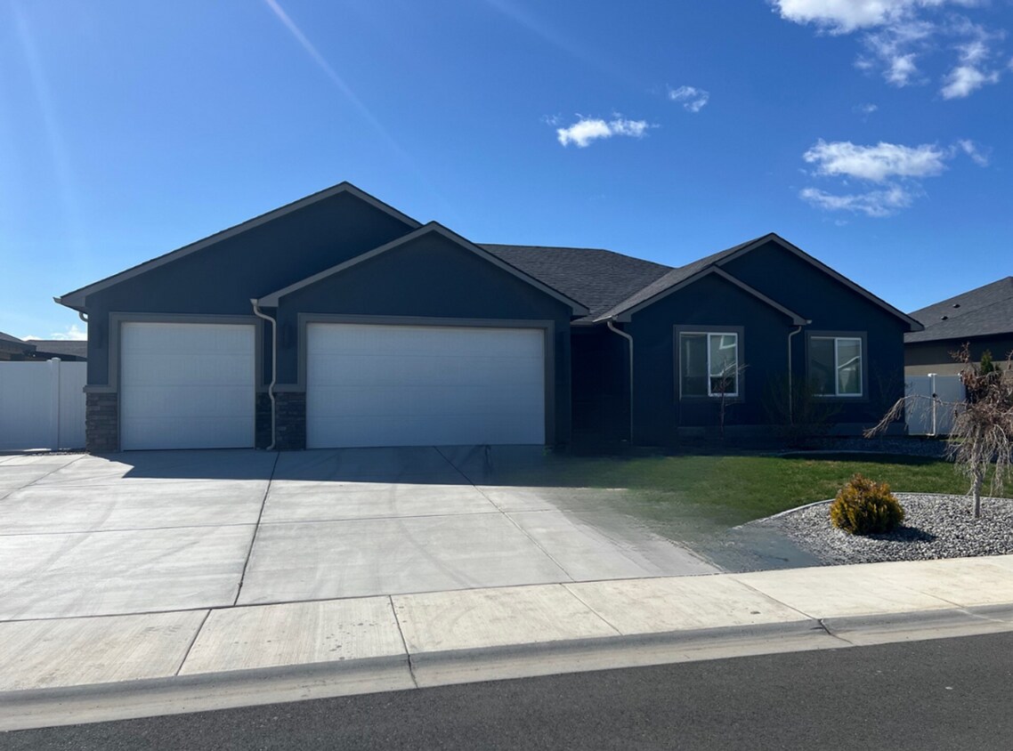 Foto principal - Beautiful Home in Quincy
