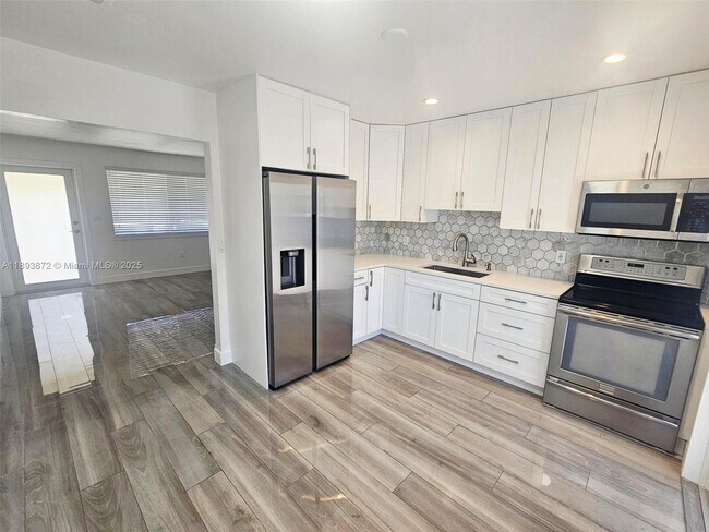 Building Photo - 9305 SW 37th St