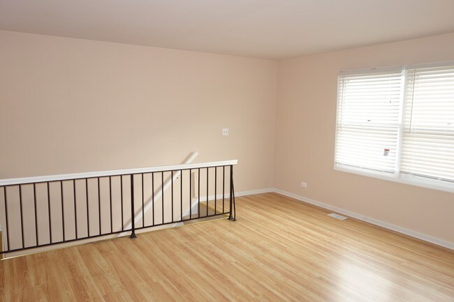 Foto del edificio - 300 Meadow Ct